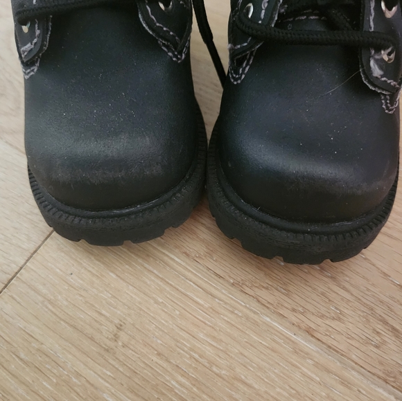 UNBRANDED | Must have boots for little walkers! - Picture 5 of 7